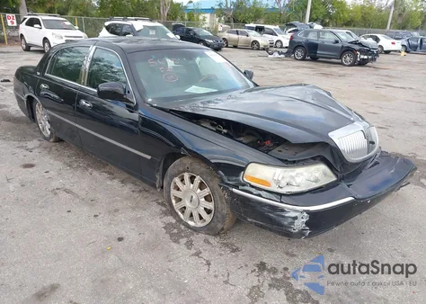 2008 Lincoln Town Car Signature Limited z USA, uszkodzony, nr VIN 2LNHM82W08X655680